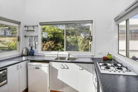 SEAVIEW Ocean Views From A Modern Townhouse - Local Tourism 2