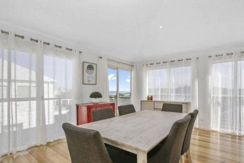 SEAVIEW Ocean Views From A Modern Townhouse - Local Tourism 6