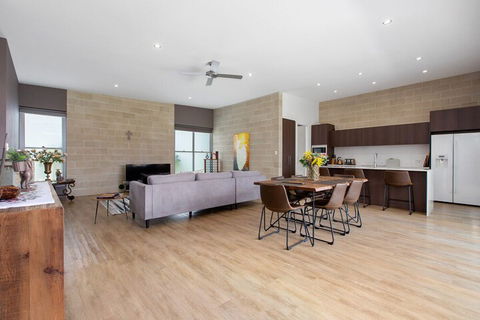BEACHSIDE HAVEN - Accommodation Australia 3