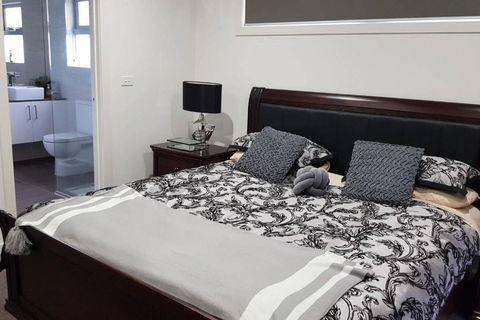 CHELSEA Family Home Close To Beach & Shops - Local Tourism 2