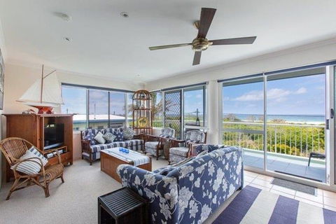 Home Away From Home With Sweeping Ocean Views Unit 12 60 Peregian Esplanade - Accommodation Australia 6