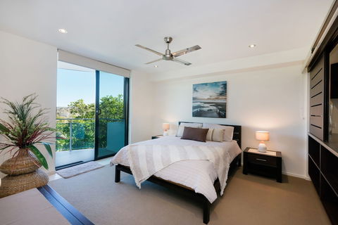 Stylish Beach Side Apartment Unit 5 33 Lorikeet Drive - Accommodation Australia 1