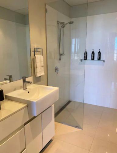 LOCATION LOCATION CITY VIEWS NETFLIX WIFI WINE - Accommodation Australia 4