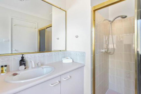 Macleay Street 23 Narrawallee - Bed n Breakfasts 6