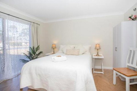 Macleay Street 23 Narrawallee - Bed n Breakfasts 3