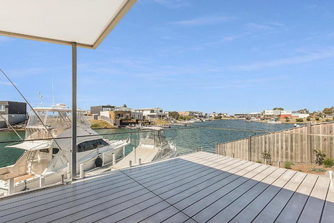 Anchored Access To The Gippsland Lakes - Australia Shopping 6