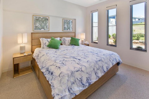 Anchored Access To The Gippsland Lakes - Australia Shopping 4