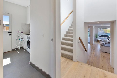 Anchored Access To The Gippsland Lakes - Australia Shopping 3