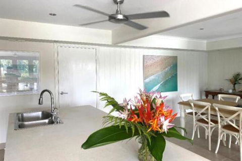 Absolute Lakefront Port Douglas - Local Tourism 4