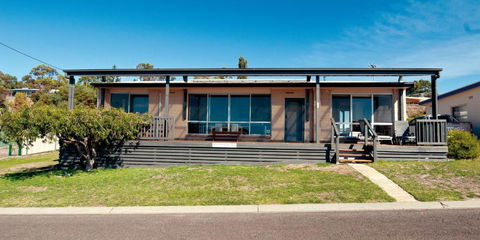 Blue Wren Beach House - Bed n Breakfasts 6