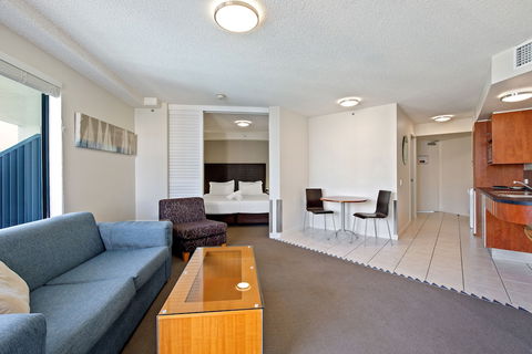 Mant814 - Ocean Views & Sunny Stays - Local Tourism 6