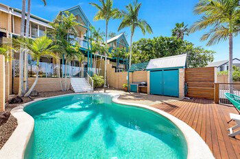 Sunshine Villa At Sanctuary Cove - Accommodation Australia 3