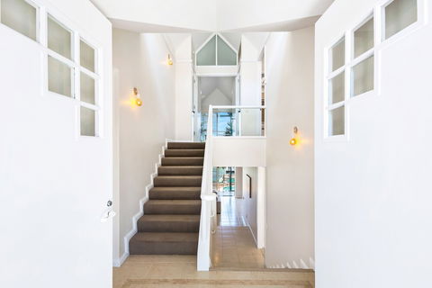 Sunshine Villa At Sanctuary Cove - Accommodation Australia 4
