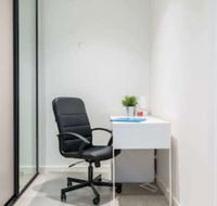 Modern 1 Bedroom in Tranquil Parklands - Accommodation Australia