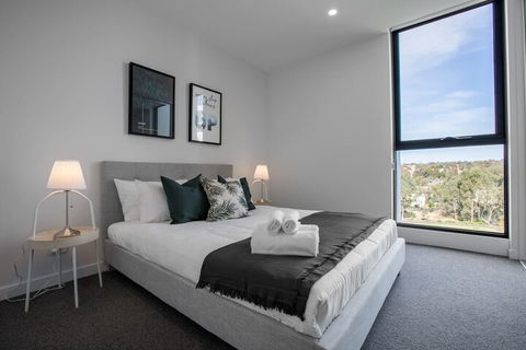 Elegant Apartment At Parkville - Accommodation Australia 3