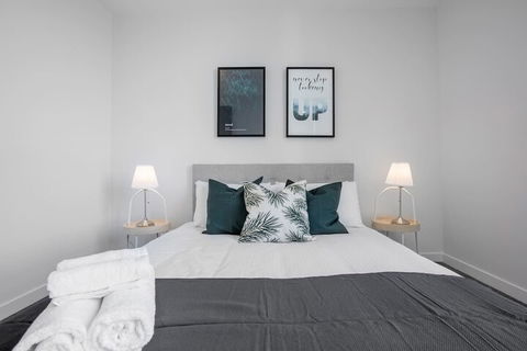 Elegant Apartment At Parkville - Accommodation Australia 4