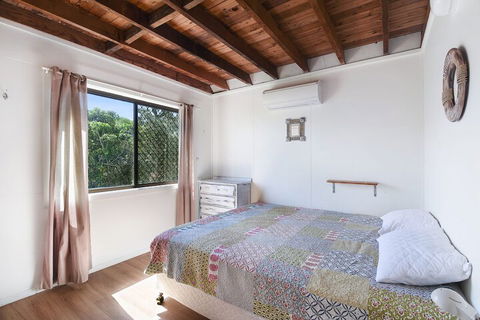 Chalet By The Sea, 10 Pelican Street, Peregian Beach - Accommodation Australia 6