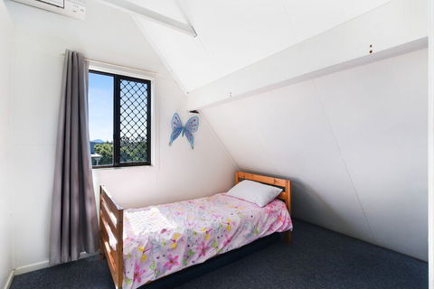 Chalet By The Sea, 10 Pelican Street, Peregian Beach - Accommodation Australia 5