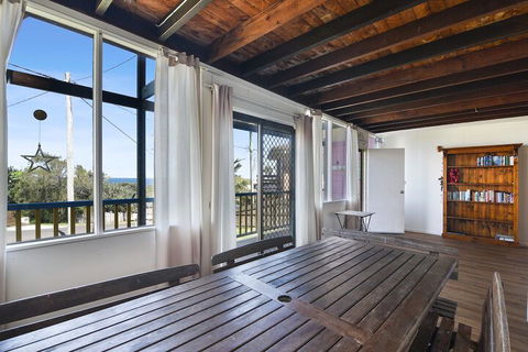 Chalet By The Sea, 10 Pelican Street, Peregian Beach - Accommodation Australia 4