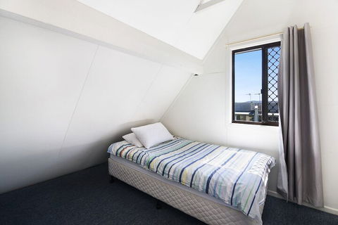 Chalet By The Sea, 10 Pelican Street, Peregian Beach - Accommodation Australia 7