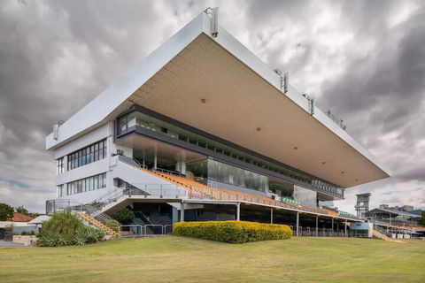 Peaceful 3 Bedroom Apartment In Ascot - Accommodation Australia 1