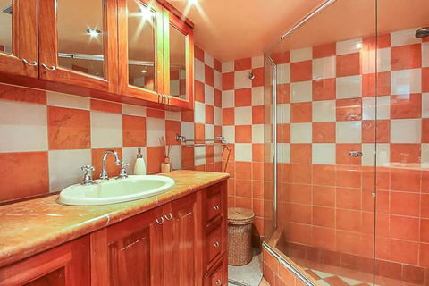 Spacious 2 Bedroom Apartment With Panoramic Views - Accommodation Australia 2