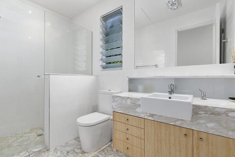 North Facing River Front Stunning Apartment Unit 2 9 Hilton Esplanade - Australia Shopping 5