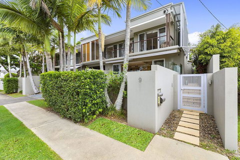 North Facing River Front Stunning Apartment Unit 2 9 Hilton Esplanade - Australia Shopping 1