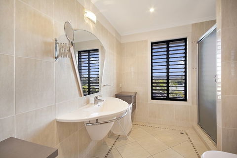 Minutes Walk To Peregian Beach & Surf! Unit 1 / 28 Pelican Street - Accommodation Australia 3