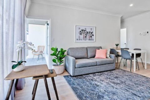 2 Bedroom Apt With Balcony & Air Con In Plympton - Australia Shopping 0