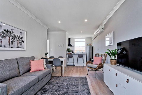2 Bedroom Apt With Balcony & Air Con In Plympton - Australia Shopping 7