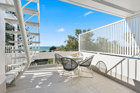 Luxury Beachside Apartment - Accommodation Australia 6