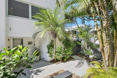 Luxury Beachside Apartment - Accommodation Australia 2