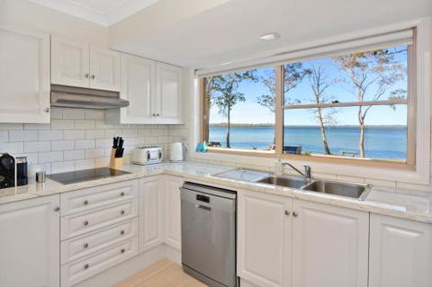 Adrift Retreat St. Georges Basin Waterfront Home - Accommodation Australia 6