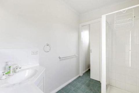 THE BEACH HIVE PET FRIENDLY (OUTSIDE ONLY) INLET SIDE - Accommodation Australia 5