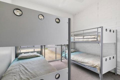 THE BEACH HIVE PET FRIENDLY (OUTSIDE ONLY) INLET SIDE - Accommodation Australia 3