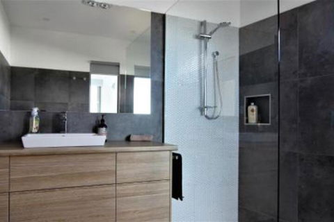 BEACHHOUSE BINALONG Luxury Waterfront Holiday House At Bay Of Fires - Accommodation Australia 1