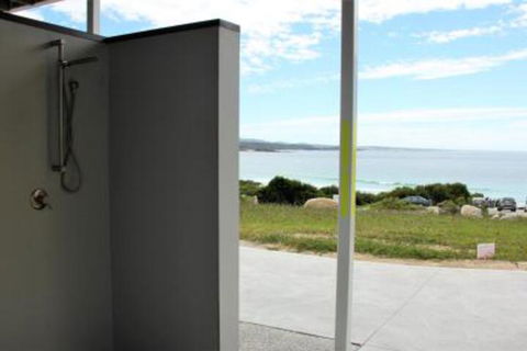 BEACHHOUSE BINALONG Luxury Waterfront Holiday House At Bay Of Fires - Accommodation Australia 0