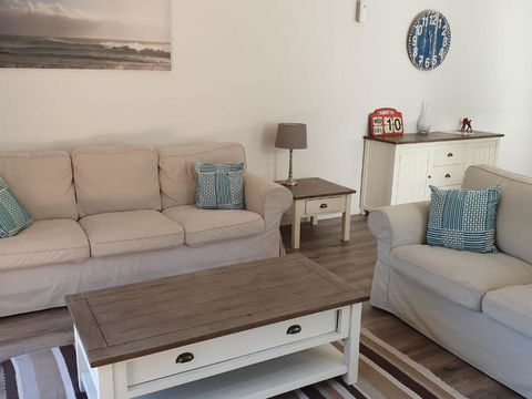 26 Satinwood Drive Low Set Modern Sleeps 8 - Accommodation Australia 3