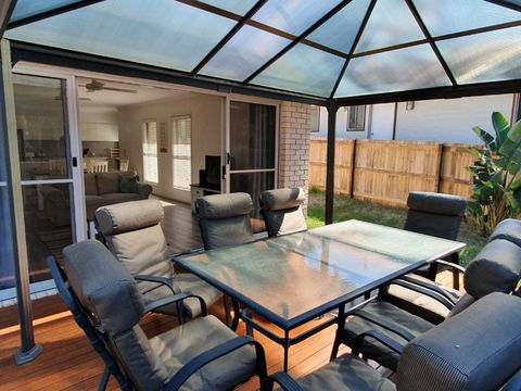 26 Satinwood Drive Low Set Modern Sleeps 8 - Accommodation Australia 1
