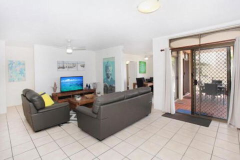 Unit 2 Cooltoro Court 7 Frank Street Coolum Beach 400 BOND LINEN INCLUDED - Accommodation Australia 0