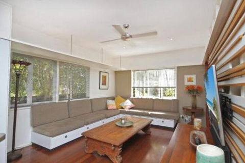 13 Ann Street Coolum Beach Pet Friendly Linen Included - Accommodation Australia 1