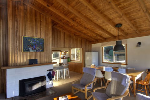 Freycinet Beachfront Retreat - Accommodation Australia 5