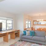 Banjos Way 2 / 23 Banjo Patterson Crescent - Accommodation Australia 1