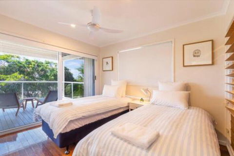 Casual Hamptons Living Sunshine Beach - Accommodation Australia 2