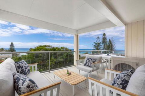 Casual Hamptons Living Sunshine Beach - Accommodation Australia 1