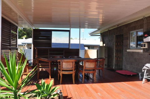 12 Zircon Street Renovated Beach Shack With The Perfect Blend Of Comfort & Coastal Cool - Accommodation Australia 3