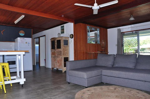 12 Zircon Street Renovated Beach Shack With The Perfect Blend Of Comfort & Coastal Cool - Accommodation Australia 4
