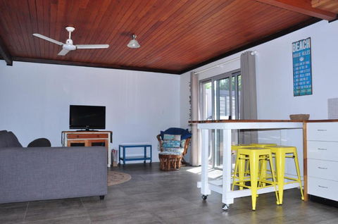 12 Zircon Street Renovated Beach Shack With The Perfect Blend Of Comfort & Coastal Cool - Accommodation Australia 1