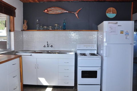 12 Zircon Street Renovated Beach Shack With The Perfect Blend Of Comfort & Coastal Cool - Accommodation Australia 6